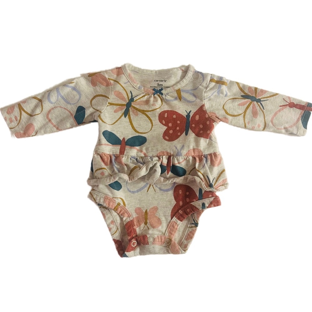 💖5/$25 SALE💖 0-3M Carter's Baby Girl Grey Butterfly Peplum Onesie